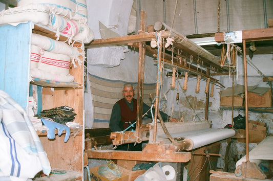 Fabric classification according to weaving method